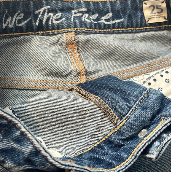 We The Free (Free People) Blue Denim Bailey Fray Hem Mini Skirt. Size 25 - Picture 5 of 9